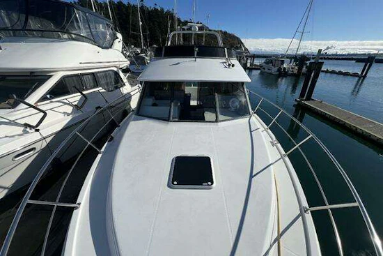 Carver 370 Voyager Yacht For Sale