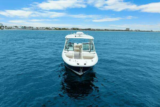 Boston Whaler 320 Vantage Yacht For Sale