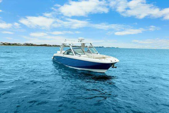 Boston Whaler 320 Vantage Yacht For Sale