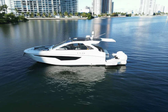 Cruisers Yachts  Yacht For Sale
