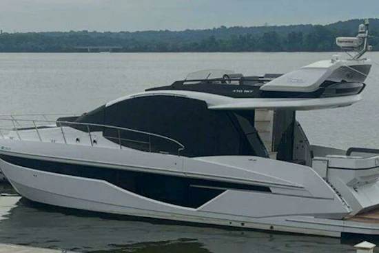 Galeon 470 Sky Yacht For Sale