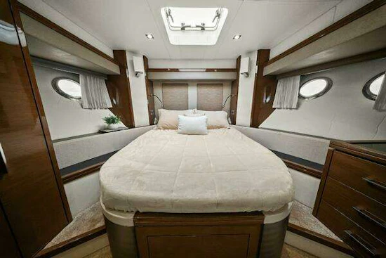 Marquis 630 Sport Yacht Yacht For Sale