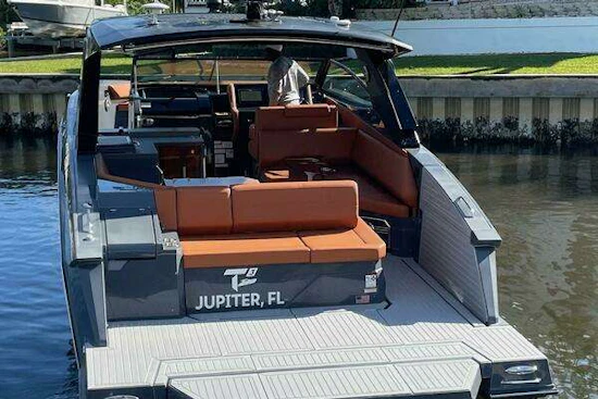 Cruisers Yachts 38 GLS Yacht For Sale