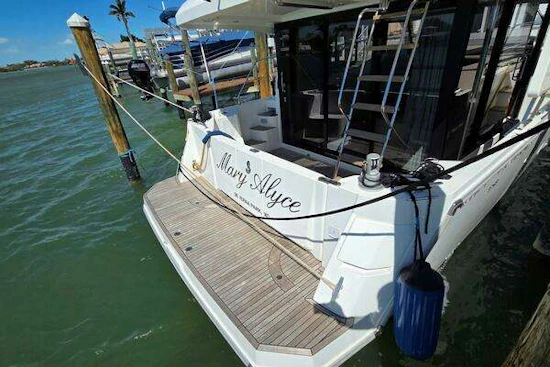 Beneteau Swift Trawler 35 Yacht For Sale