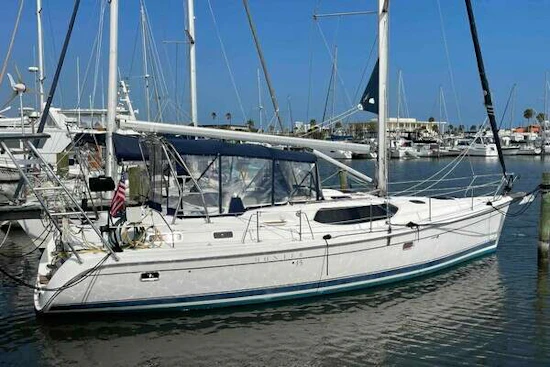 Hunter 45 Center Cockpit Yacht For Sale