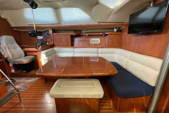 Hunter 45 Center Cockpit Yacht For Sale