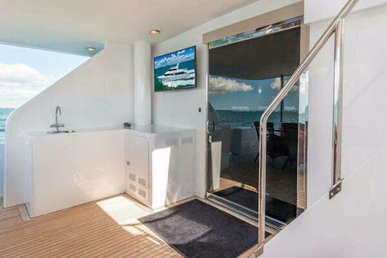 Ocean Alexander 100 Skylounge Megayacht Yacht For Sale