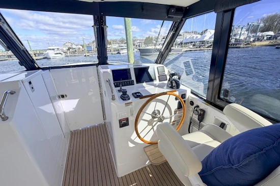 MJM 3 Yacht For Sale