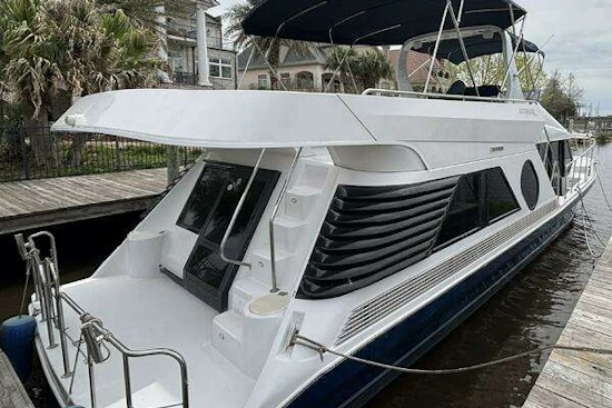 Bluewater 5200 Yacht For Sale