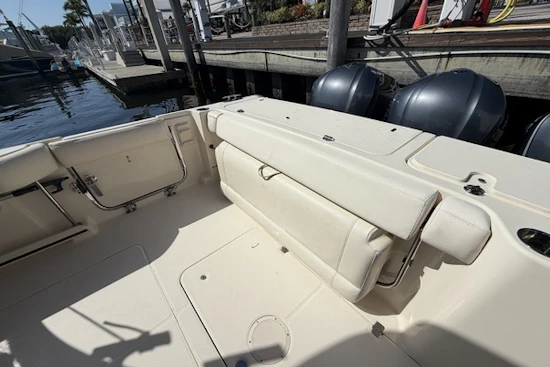 Grady-White Freedom 335 Yacht For Sale