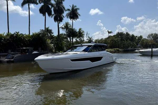 Cruisers Yachts 50 GLS Yacht For Sale