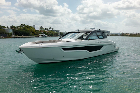 Cruisers Yachts 50 GLS Yacht For Sale