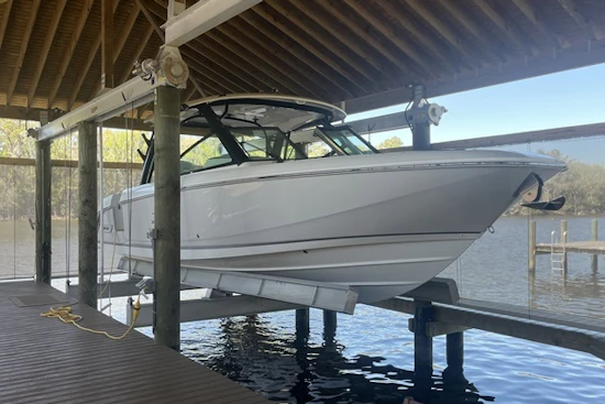 Boston Whaler 320 Vantage Yacht For Sale