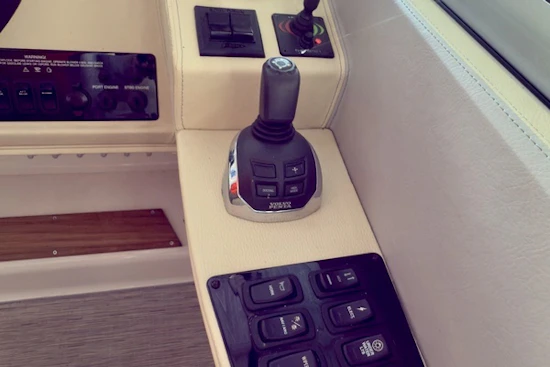 Regal 33 Express Yacht For Sale