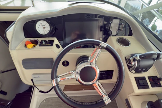 Regal 33 Express Yacht For Sale