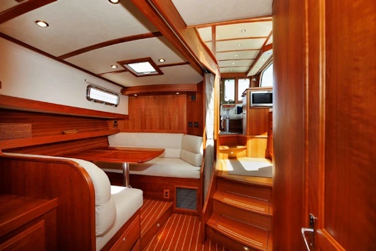 Sabre 42 Fly Bridge Sedan Yacht For Sale