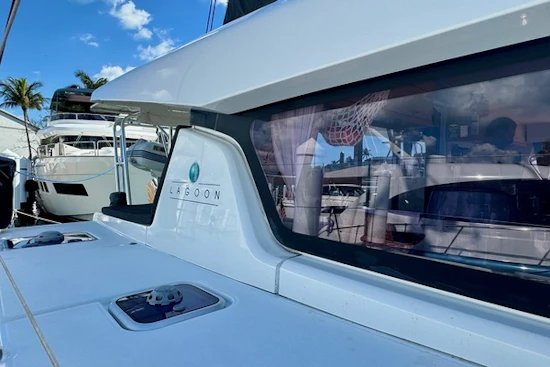 Lagoon 42 OV Yacht For Sale