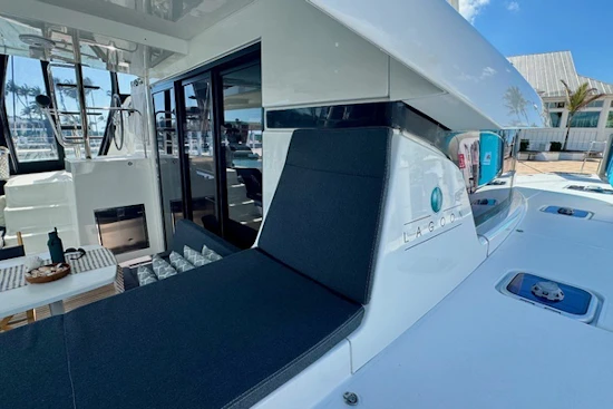 Lagoon 42 OV Yacht For Sale