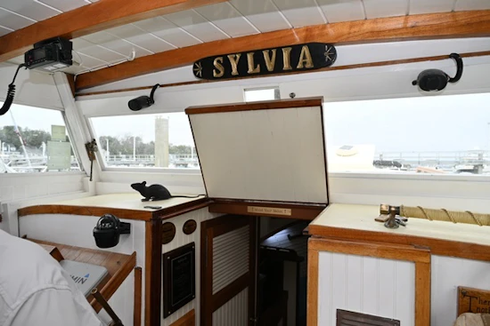 Willis Cruiser Yacht For Sale