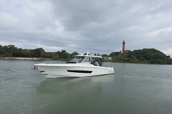Boston Whaler 420 Outrage Yacht For Sale