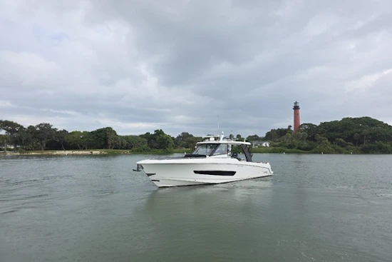 Boston Whaler 420 Outrage Yacht For Sale