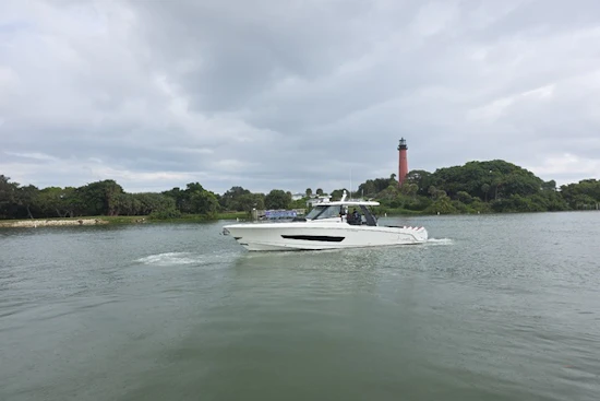 Boston Whaler 420 Outrage Yacht For Sale