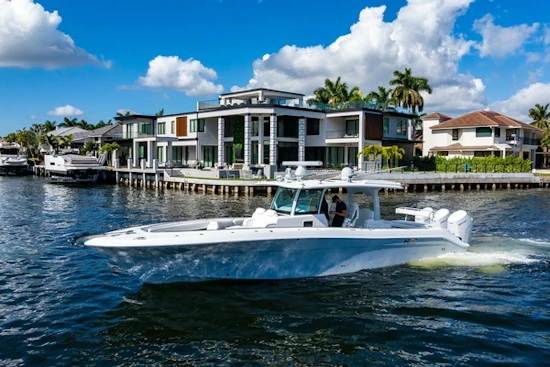 HCB 42 Lujo Yacht For Sale
