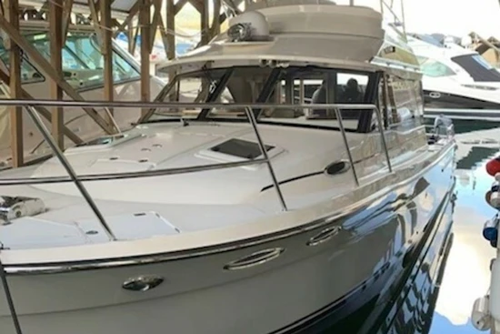 Cutwater C-32 CB Yacht For Sale