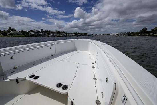 Everglades 350 CC Yacht For Sale