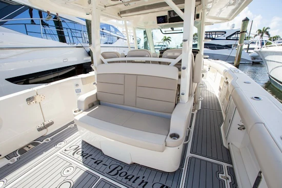 Boston Whaler 380 Outrage Yacht For Sale