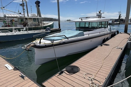 Axopar 37XC Cross Cabin Yacht For Sale
