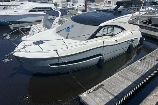 Carver C37  Coupe Yacht For Sale