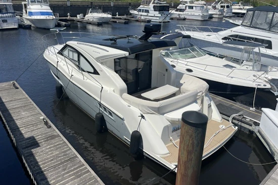 Carver C37  Coupe Yacht For Sale