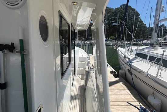 Beneteau Swift Trawler 34 Yacht For Sale