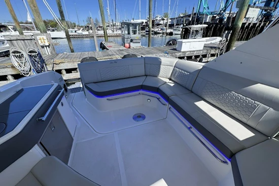 Sea Ray 320 Sundancer Yacht For Sale