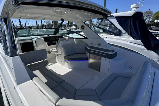Sea Ray 320 Sundancer Yacht For Sale