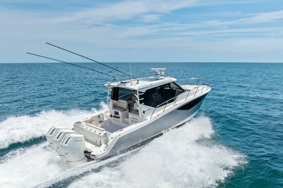Boston Whaler 405 Conquest Yacht For Sale