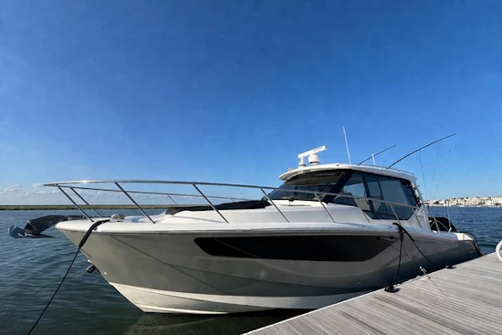 Boston Whaler 405 Conquest Yacht For Sale