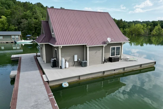 Custom Floating Cabin - Approx 1340sqft Yacht For Sale