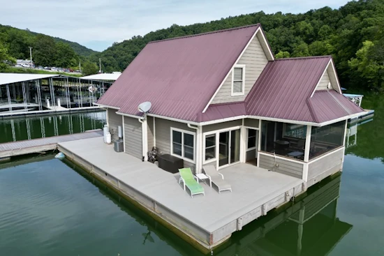 Custom Floating Cabin - Approx 1340sqft Yacht For Sale