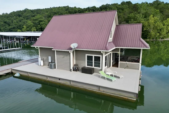 Custom Floating Cabin - Approx 1340sqft Yacht For Sale