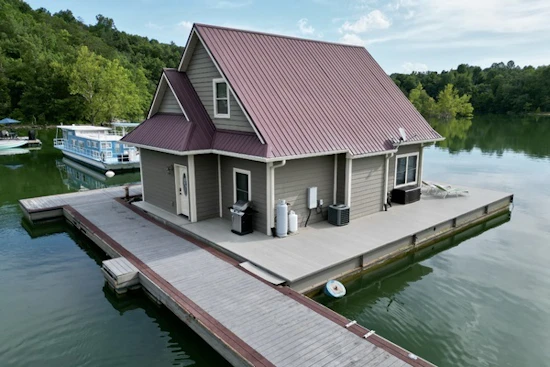 Custom Floating Cabin - Approx 1340sqft Yacht For Sale