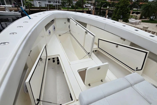 SeaVee 39 Yacht For Sale