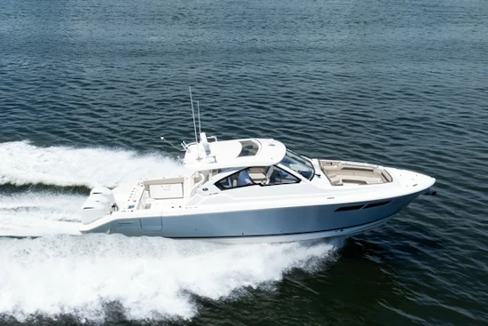 Pursuit DC 365 Yacht For Sale
