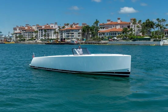 VanDutch 40 Yacht For Sale