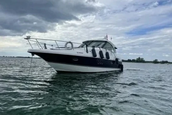 Cruisers Sports Coupe 420 Yacht For Sale