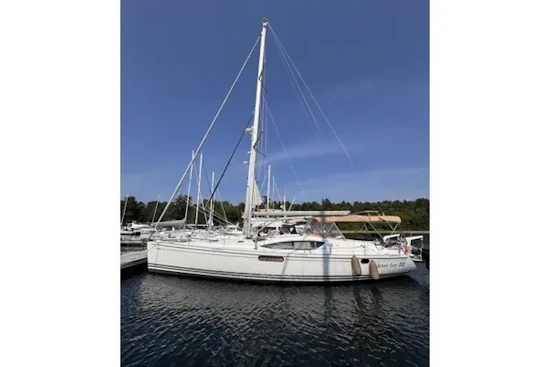 Jeanneau 50 Deck Saloon Yacht For Sale