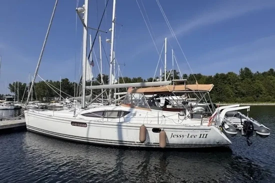 Jeanneau 50 Deck Saloon Yacht For Sale