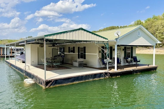 Custom 20 x 53 Floating Cabin - Approx 999/sqft Yacht For Sale