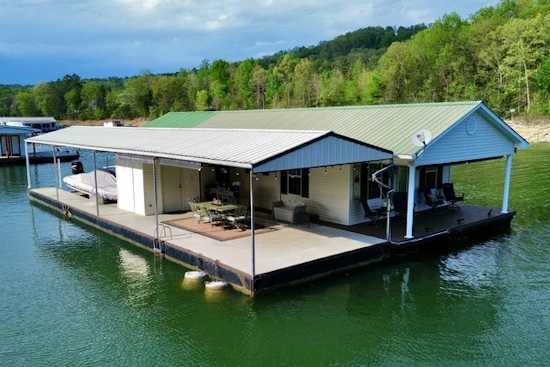 Custom 20 x 53 Floating Cabin - Approx 999/sqft Yacht For Sale